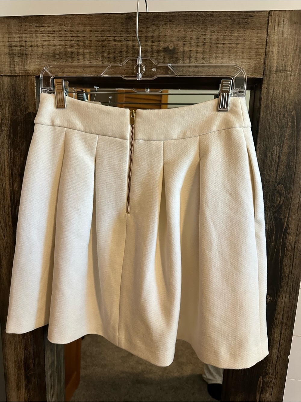 Classic Banana Republic Ivory Pleated A-Line Skater Skirt Textured Size 2 Lined - Picture 2 of 5
